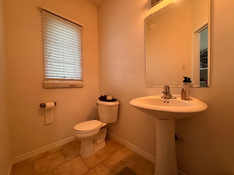 648 Winterberry Ave — Photo 7