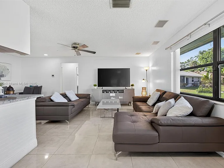100 Miramar Ave — Photo 8