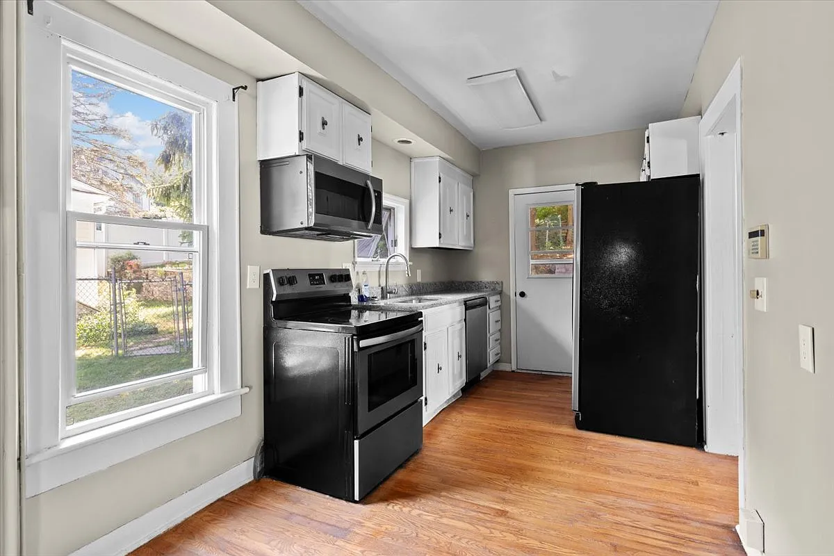 420 Center Street - 1 — Photo 4