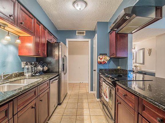 5th image of 1726 Broadway St APT B6