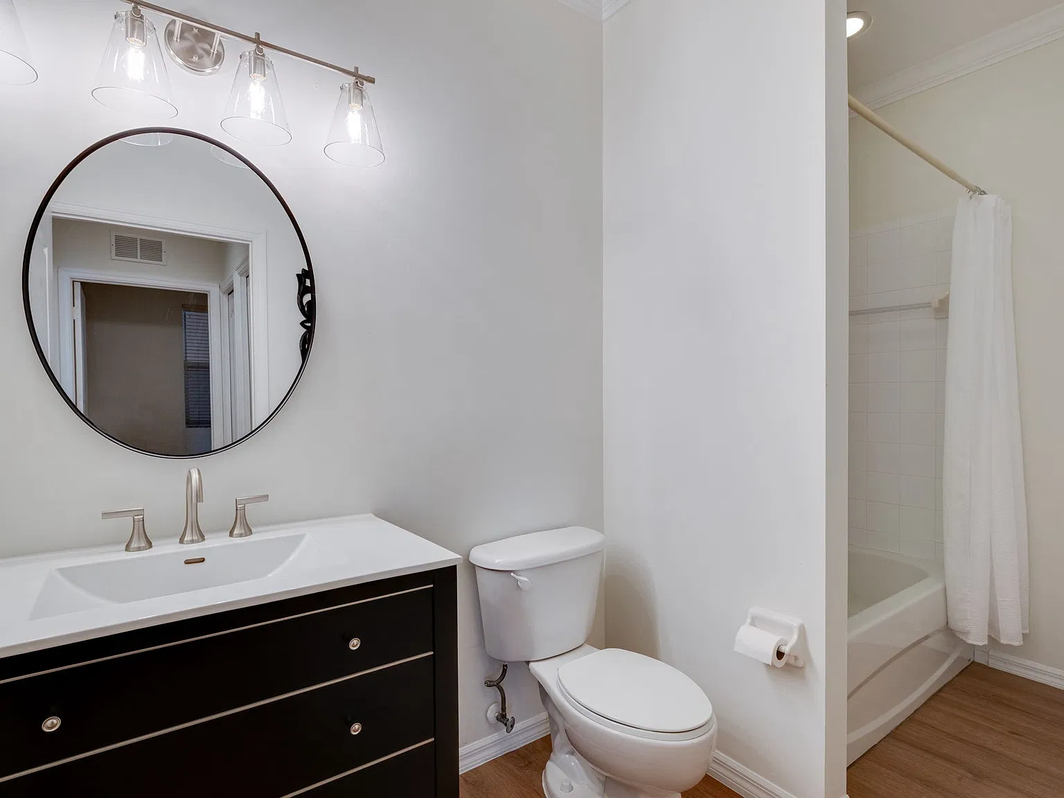 2 bed, 1154 sqft, $1,900 — Photo 3