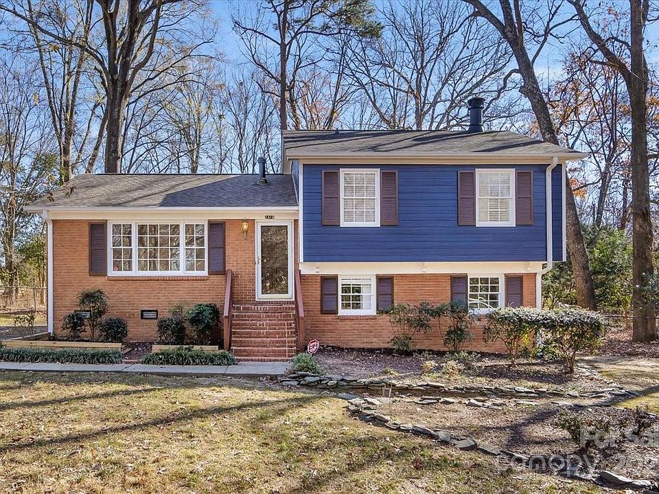 1st image of 2418 Vista Dr
