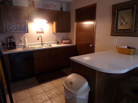 3rd image of 10903 W Grant St