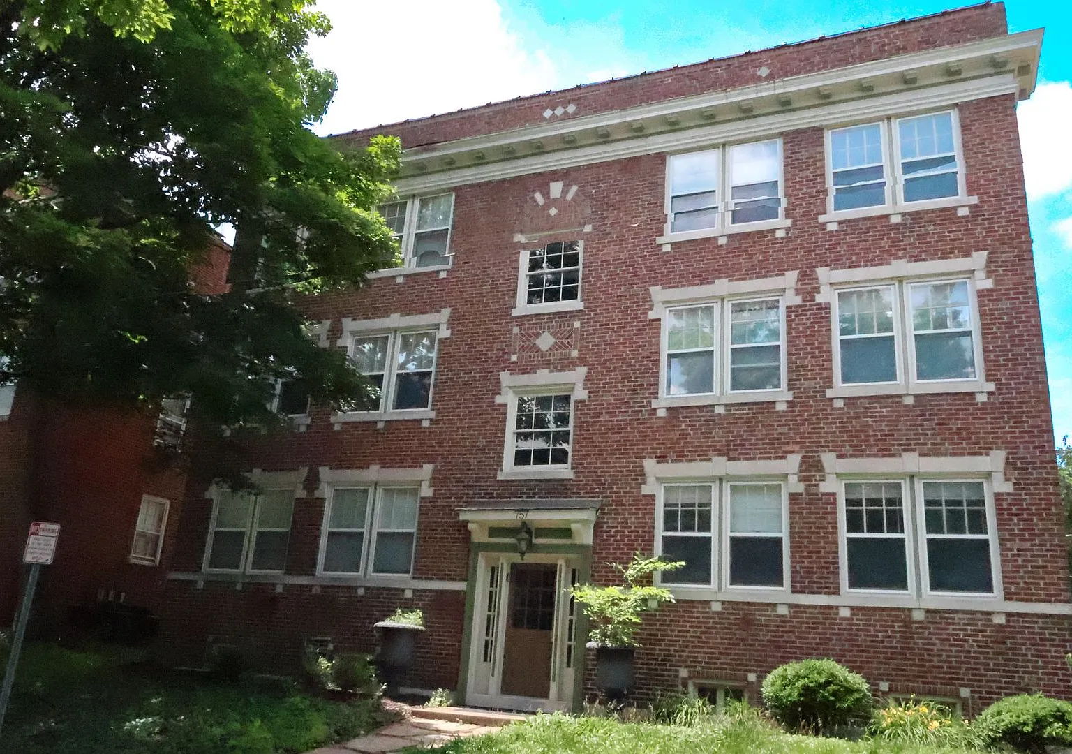 757 Syracuse Ave — Photo 1