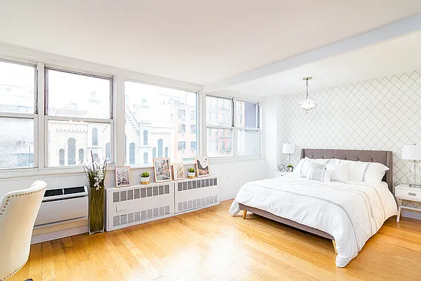 Sold by Winzone Realty Inc | media 4