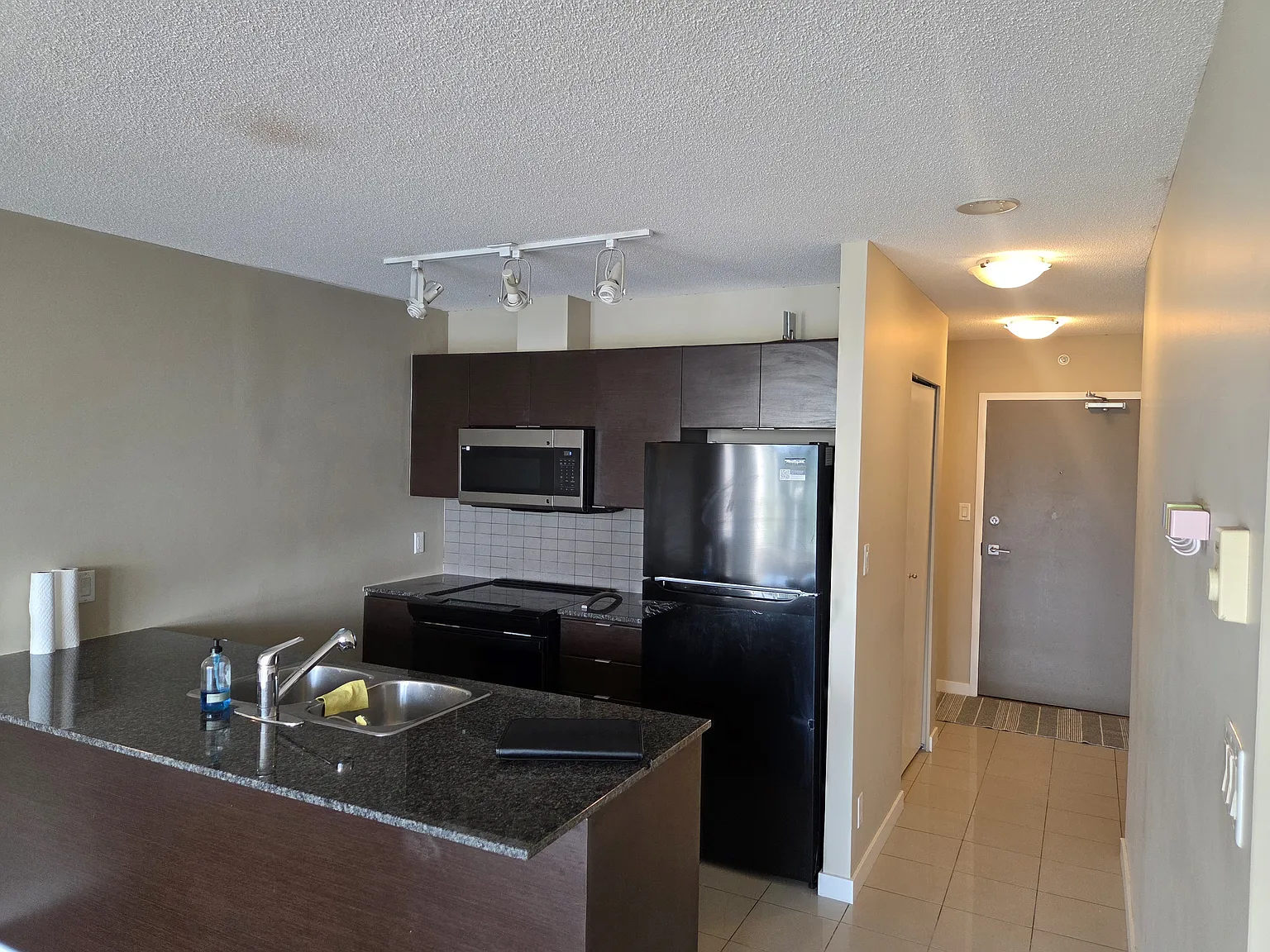 2 bed, 900 sqft, $2,350 — Photo 3