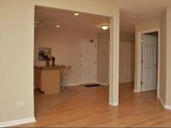 8828 N Leslie Ln APT 1D, Des Plaines, IL 60016