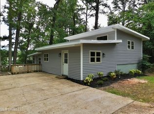 101 W Dewey Camp Dr, Florence, MS 39073