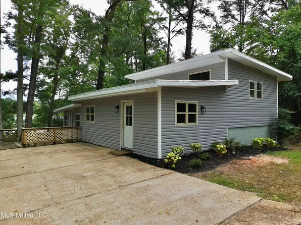 101 W Dewey Camp Dr, Florence, MS 39073