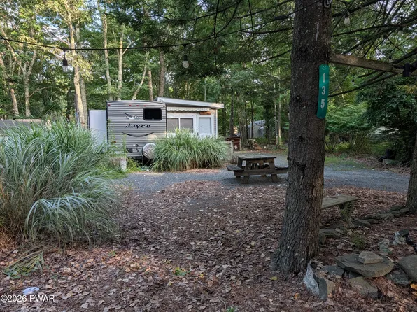 135 Paupack Dr, Shohola, PA 18458