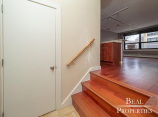 445 W Wellington Ave APT 1B, Chicago, IL 60657