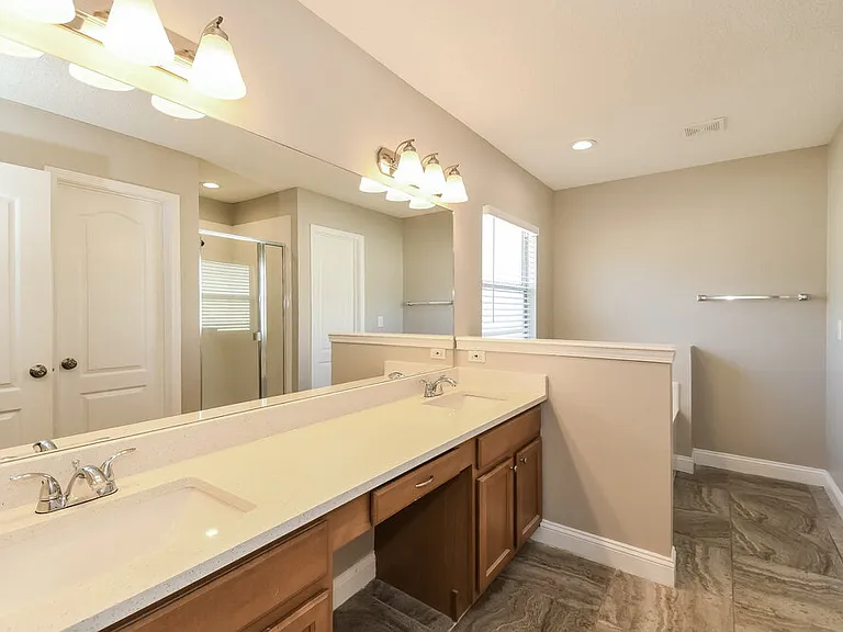1068 Ardmore St — Photo 11