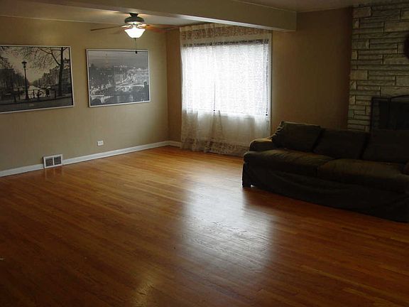2nd image of 16532 Greenwood Ave