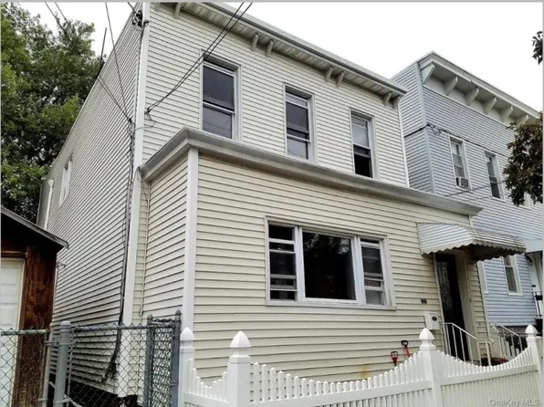 20-27 121st St, College Point, NY 11356