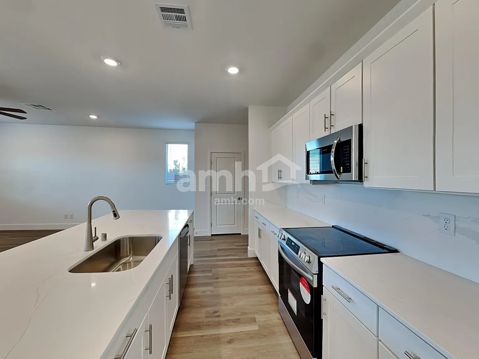 4 bed, 3.0 bath, 2239 sqft, $2,620 — Photo 4