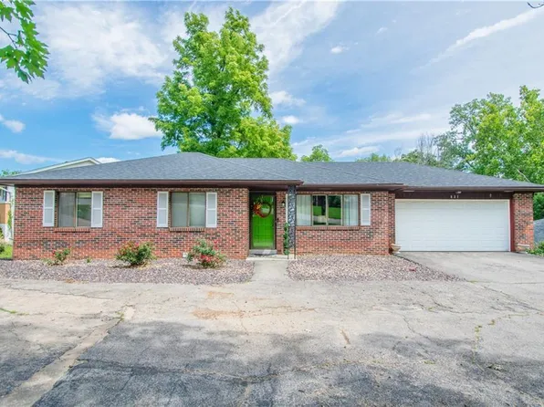 831 Crestmere Ct, Jefferson City, MO 65109