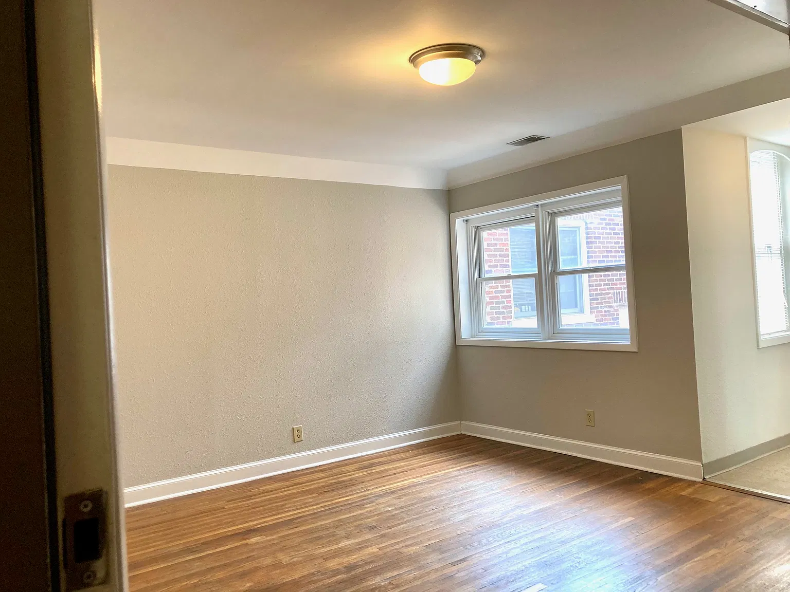 Studio, 1.0 bath, 420 sqft, $760 — Photo 2