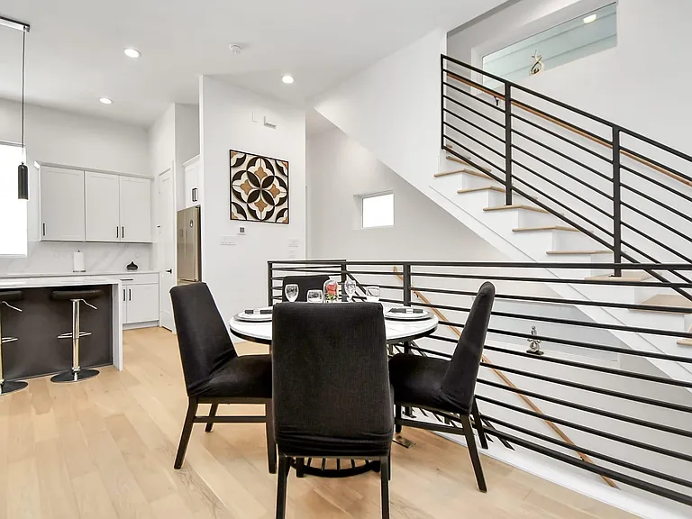 1104 Palmer St — Photo 15