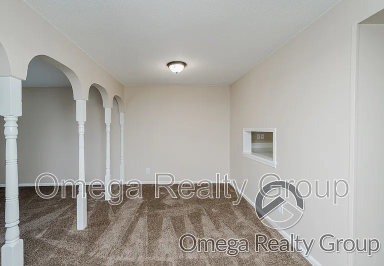 Camelot Apartments — Photo 25