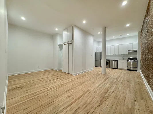 Rented by Dallien Realty Limited Liability Company | media 9