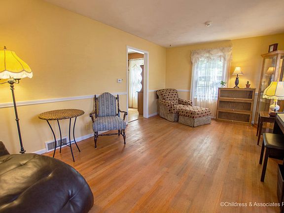 2nd image of 1835 Menominee Dr SE