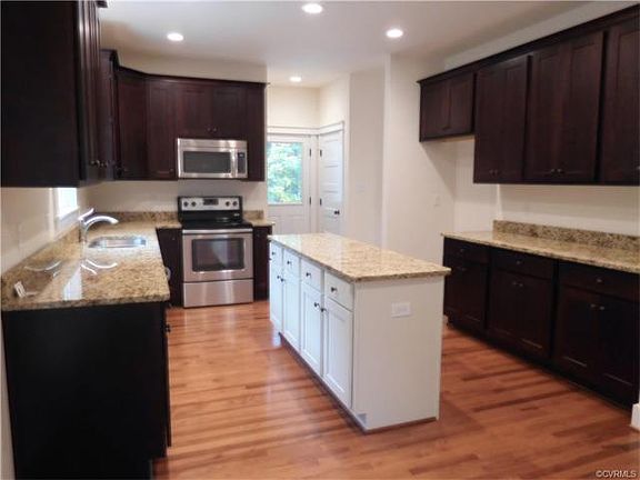 5th image of 3930 Mill Station Dr