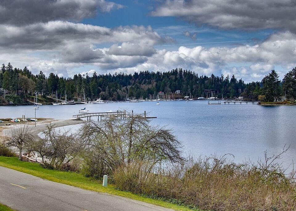 view from front entrance to community beach and dock
