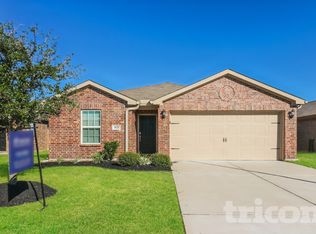 821 Painted Bison Dr, La Marque, TX 77568