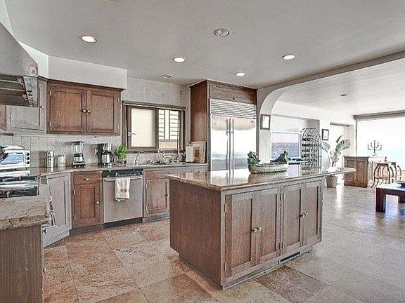 CHEFS KITCHEN