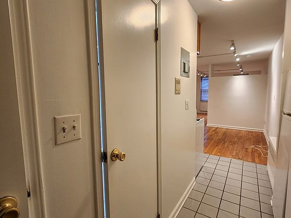 4th image of 216 E 29th St APT 3G