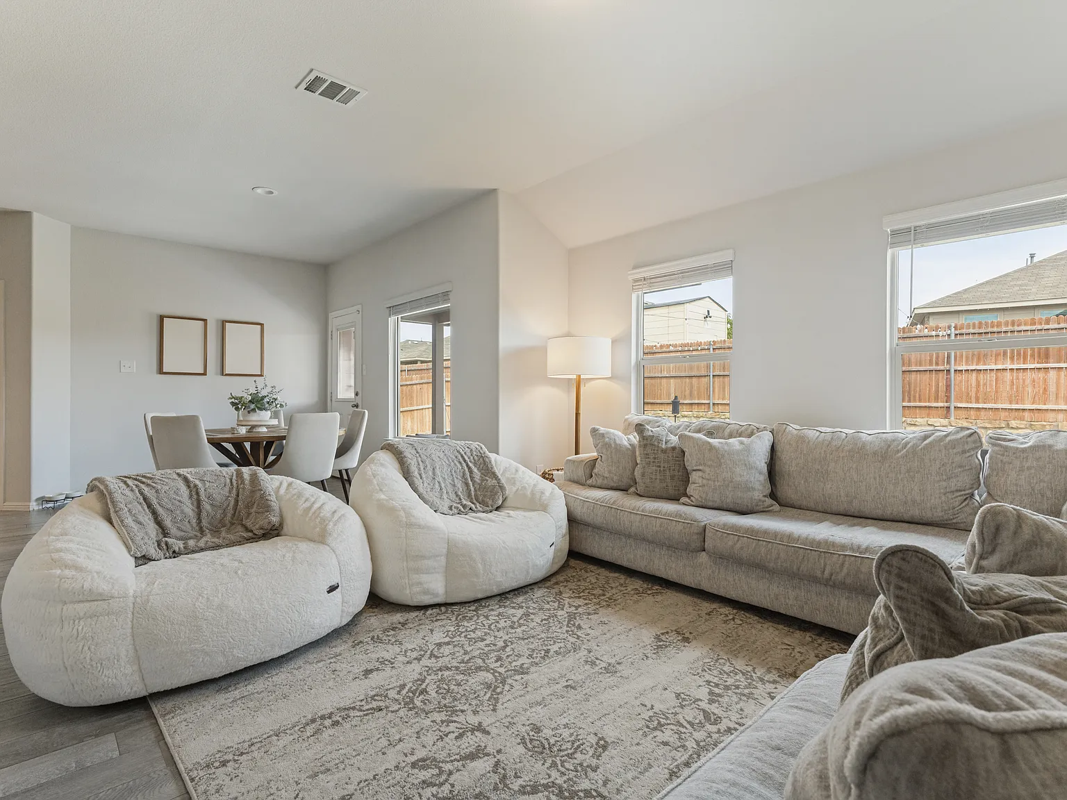 4 bed, 1832 sqft, $2,400 — Photo 3