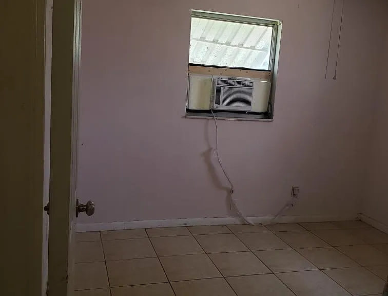 1420 Kimdale St E — Photo 23