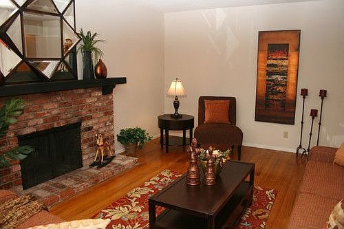 3rd image of 837 Iris Ave