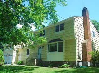 9 Flat Rock Dr, Ridgefield, CT 06877