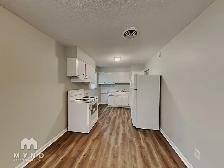 6590 Embassy Cir — Photo 5