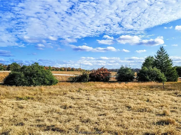 8 Hampshire Ln, Franklin, TX 77856