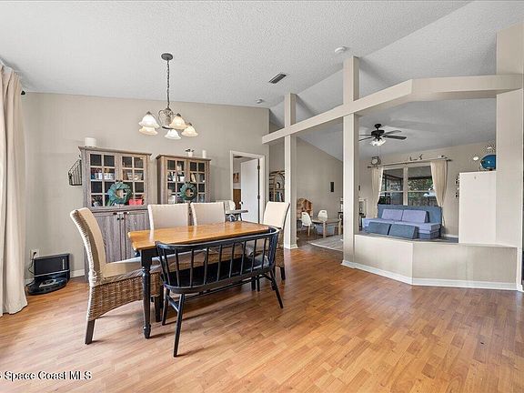 4th image of 7250 Carlowe Ave