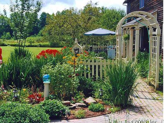 TOWNE RD FLOWER GARDEN