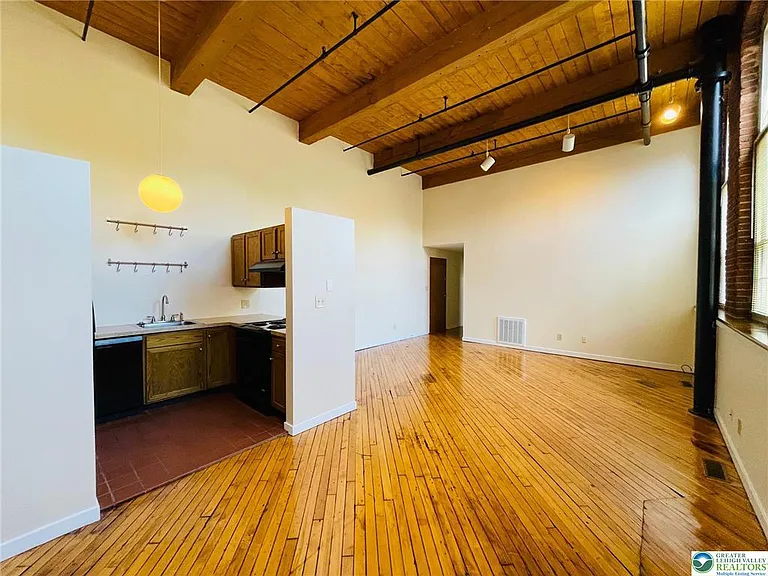 Kitchen/dining/living area 1st Fl 1 Bedroom #104