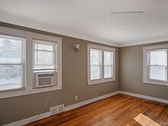 5th image of 406 W Twelve Mile Rd