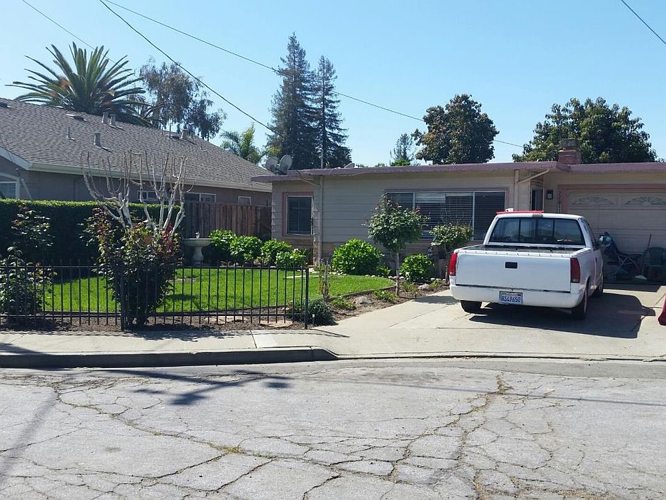 1st image of 22811 Arnold Ct