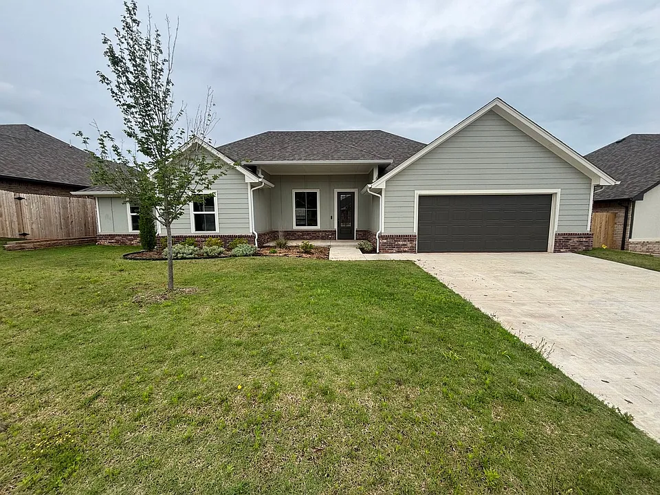 3021 Hollow Crest Ln