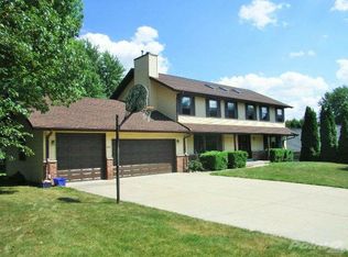 4458 S 113th St, Greenfield, WI 53228