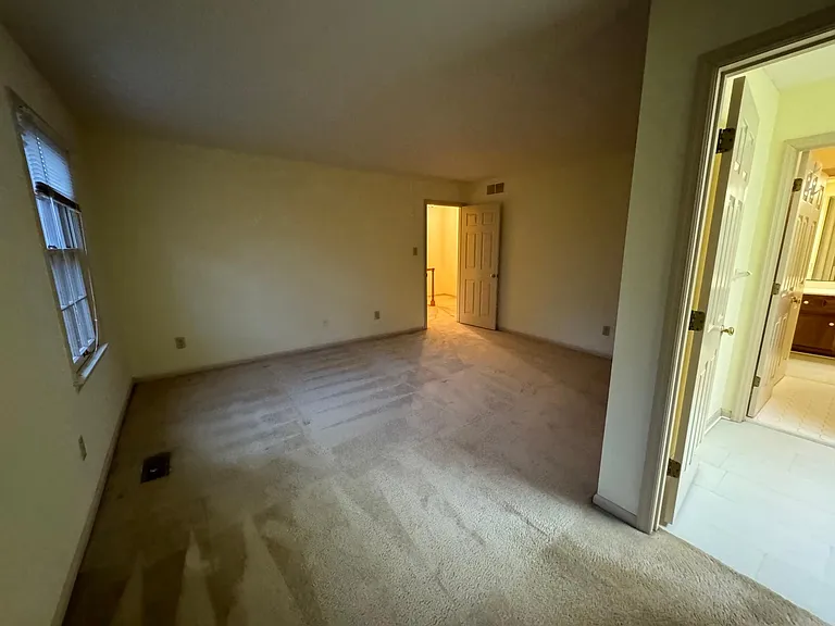 240 Chippendale Cir — Photo 18