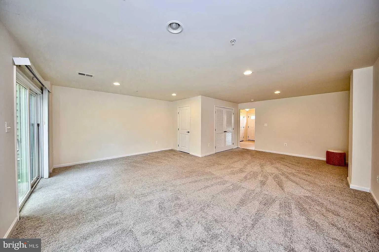 3 bed, 2.5 bath, 1940 sqft, $2,700 — Photo 4