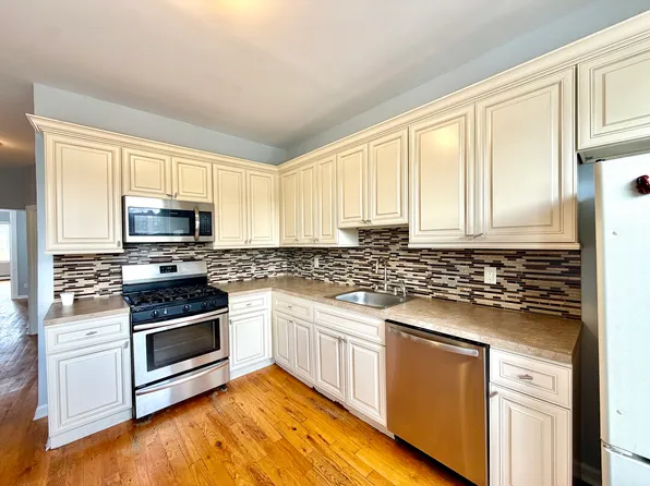 176 W 31st St Floor 2, Bayonne, NJ 07002