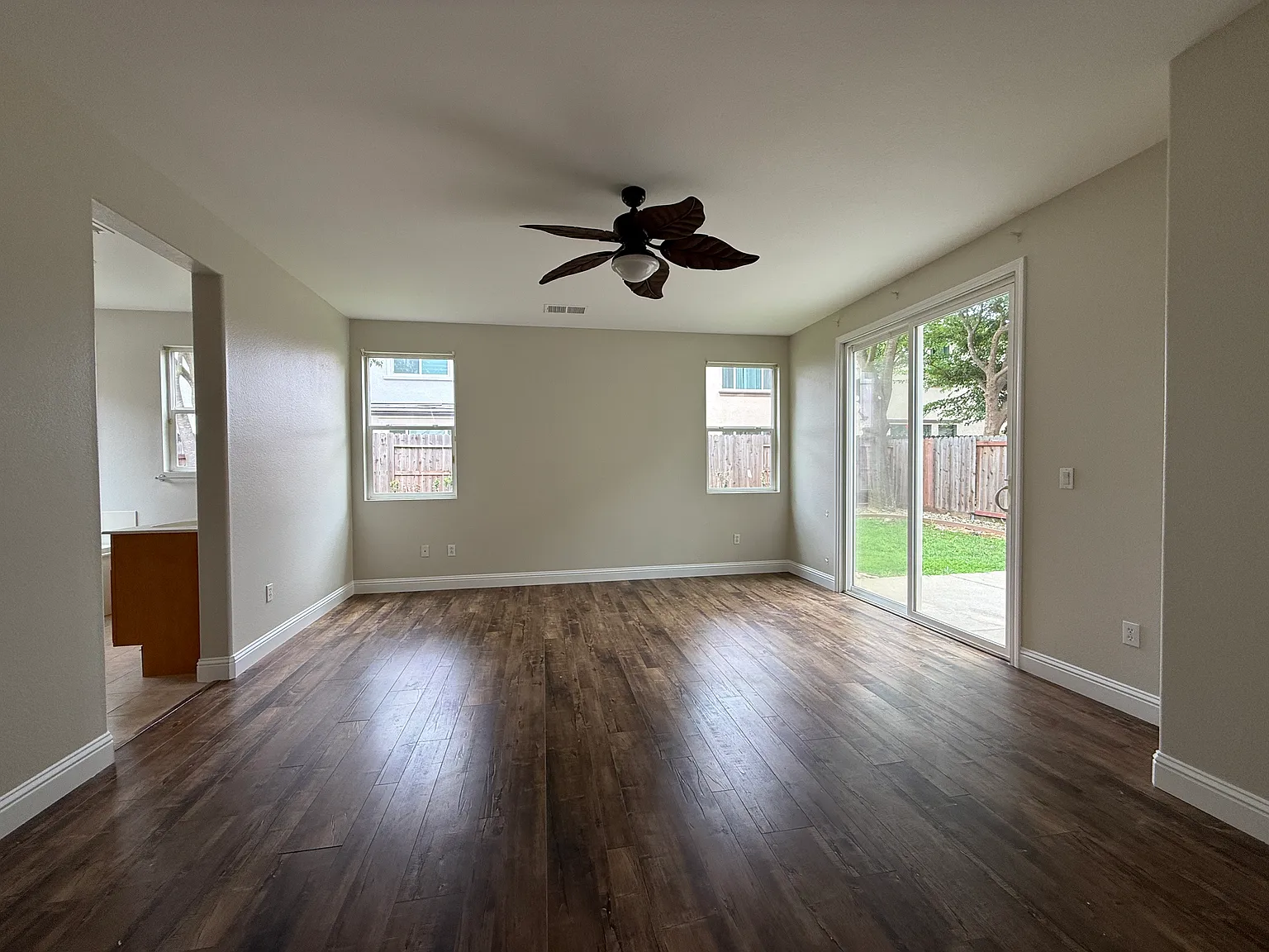 4 bed, 1870 sqft, $2,960 — Photo 4
