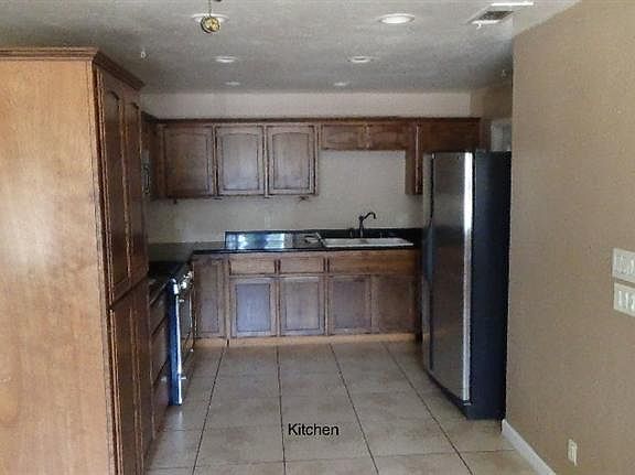 3rd image of 63 E Robinson Ave