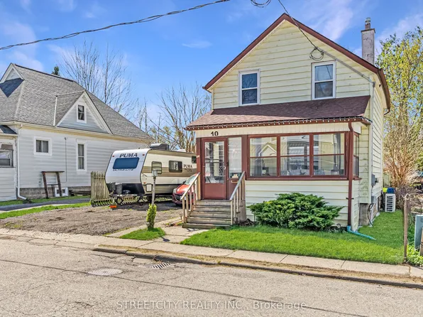 10 1/2 Naama St, Saint Thomas, ON N5R 1X4