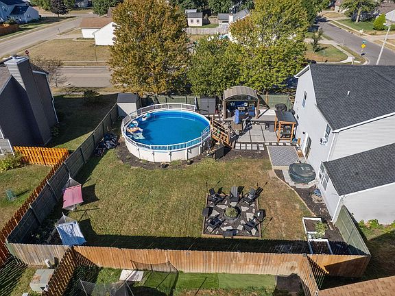 3rd image of 601 Stockdale Dr